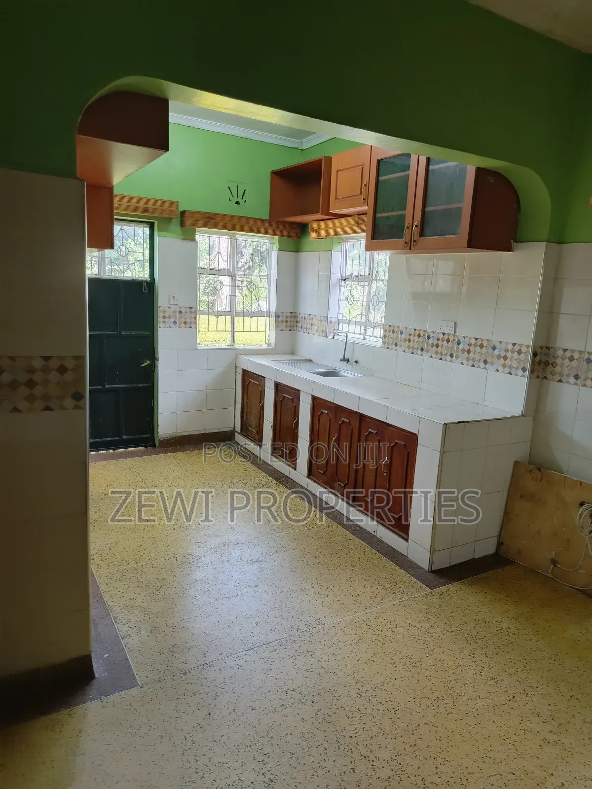 3bdrm Bungalow in Oluulua for sale
