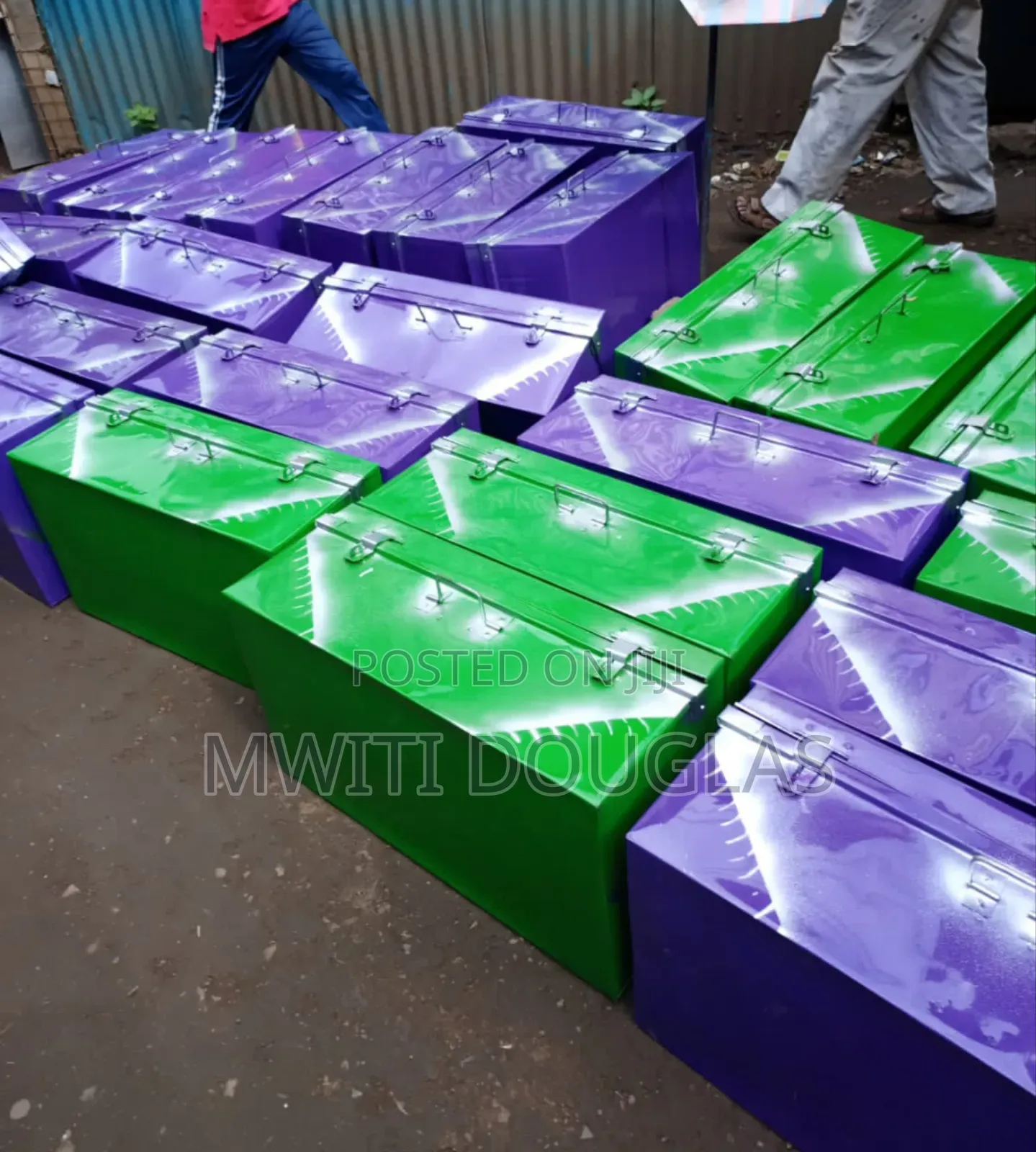 Good Looking Metallic Boxes