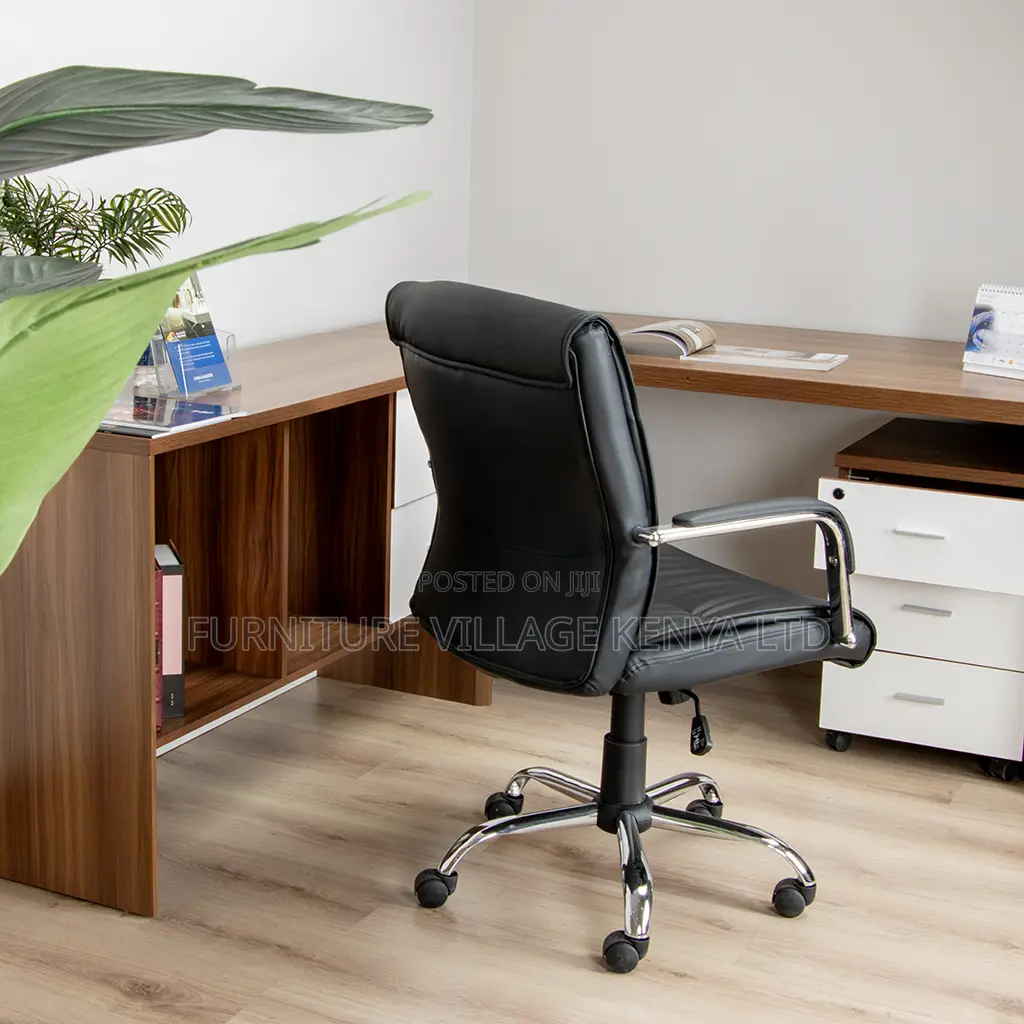 High-Back Executive Office Chair (Swivel Leather Seat)