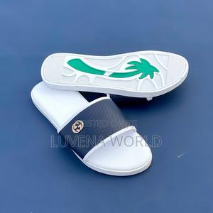 Men Labeled Slides - main view