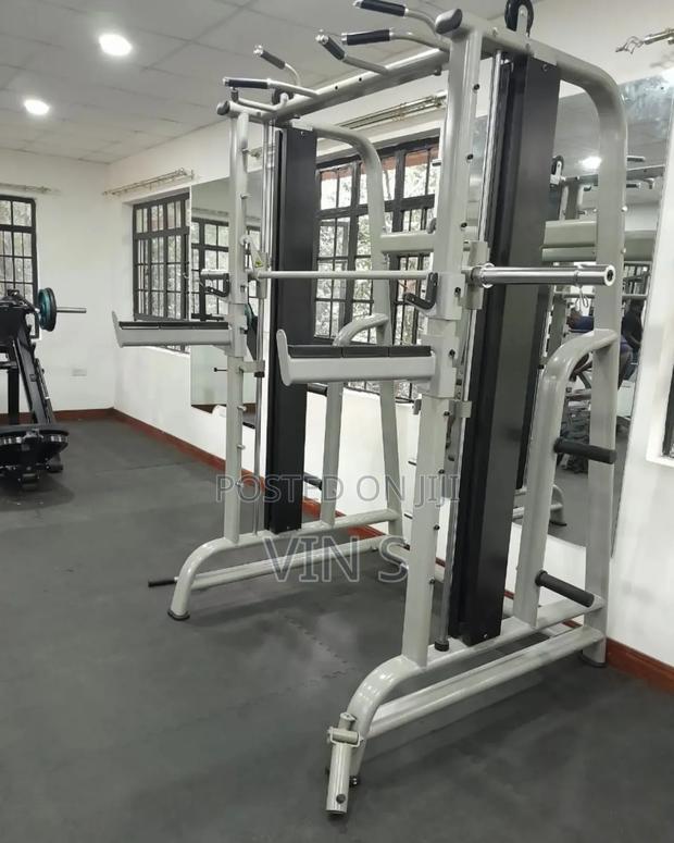Smith Machines/Smîth Mâchines/Smìth Mãchines/Smíth Máchines