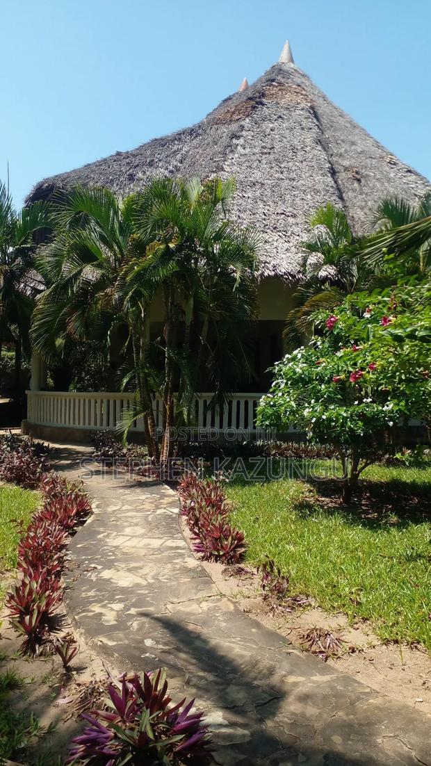 Furnished 4bdrm House in Golf & Living, Ukunda for rent - thumbnail 6