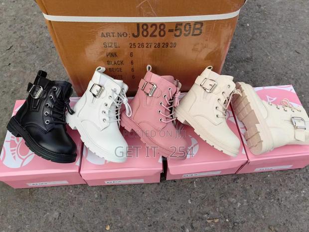 Kid's Boots
Warm and Light 
Sizes:25-36 - main view