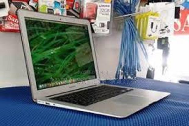 Laptop Apple MacBook Air 4GB Intel Core I5 SSD 128GB - main view