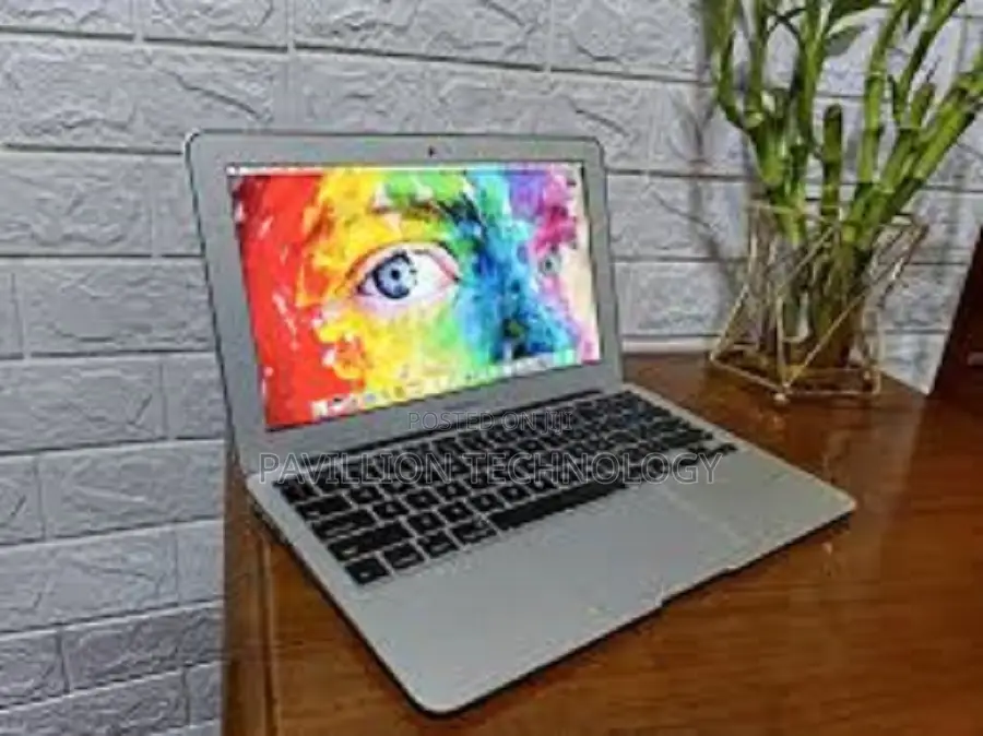 Laptop Apple MacBook Air 4GB Intel Core I5 SSD 128GB
