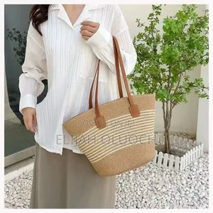 *Large Capacity Straw Woven Bag*