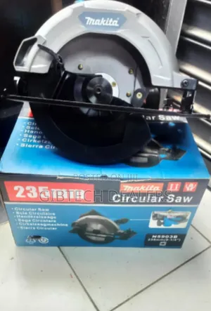 9" Makita Circular Saw
