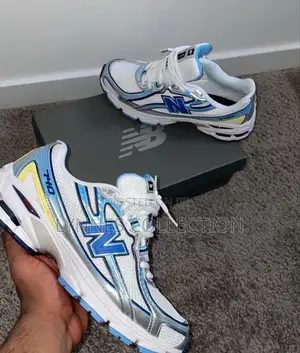 New Balance 740