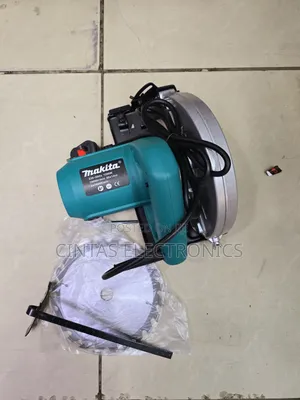 7" Makita Circular Saw With a Blade