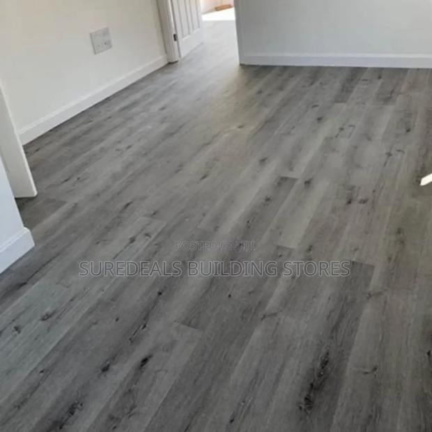 Grey SPC Flooring Interlocking Planks. - thumbnail 2