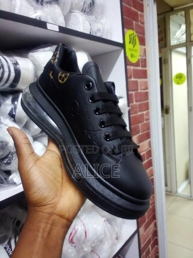 Lv Sneakers - thumbnail 3
