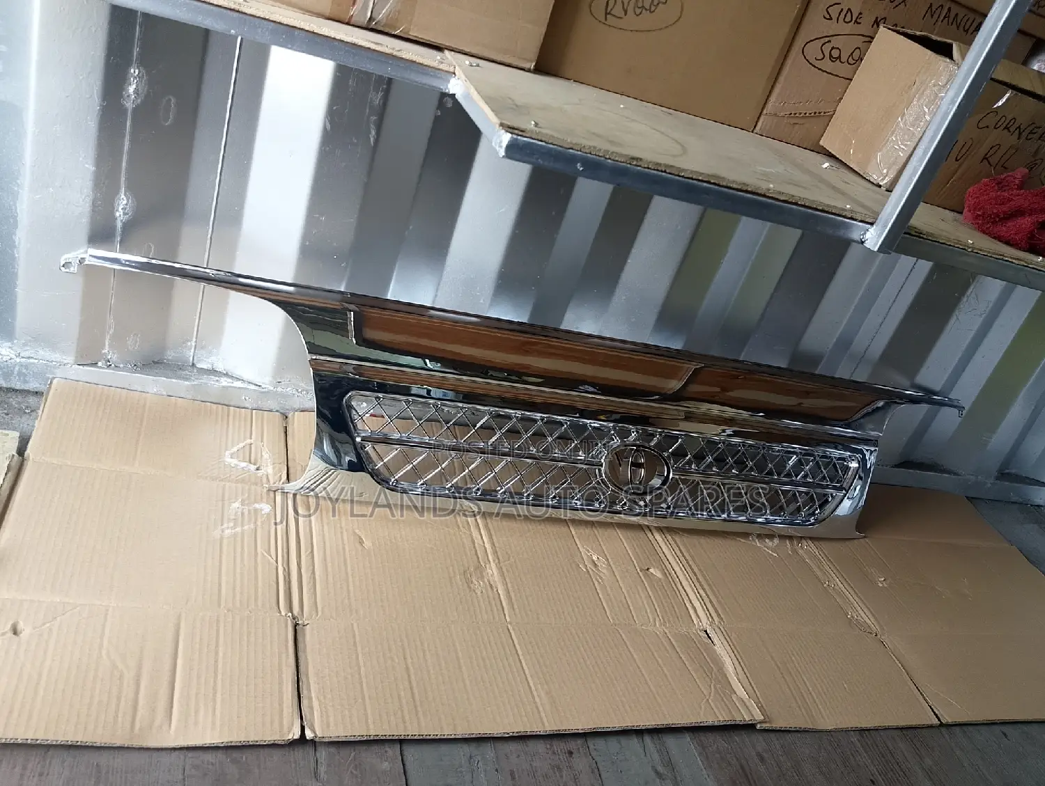 Toyota Hiace 5l/3l Chrome Grille
