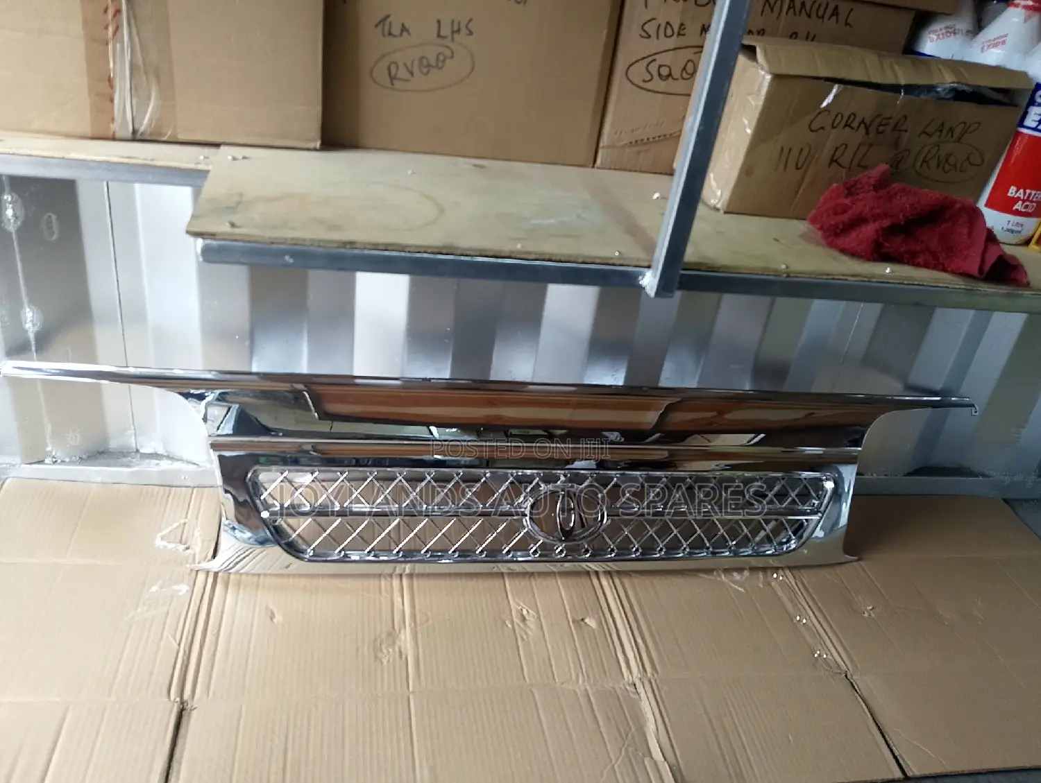 Toyota Hiace 5l/3l Chrome Grille