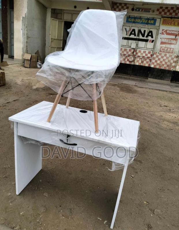 Salon Table and Chair