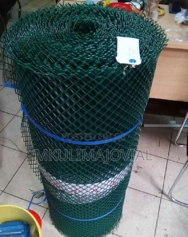 Affordable 25m Plastic Mesh, Chicken Plastic 25metres - main view