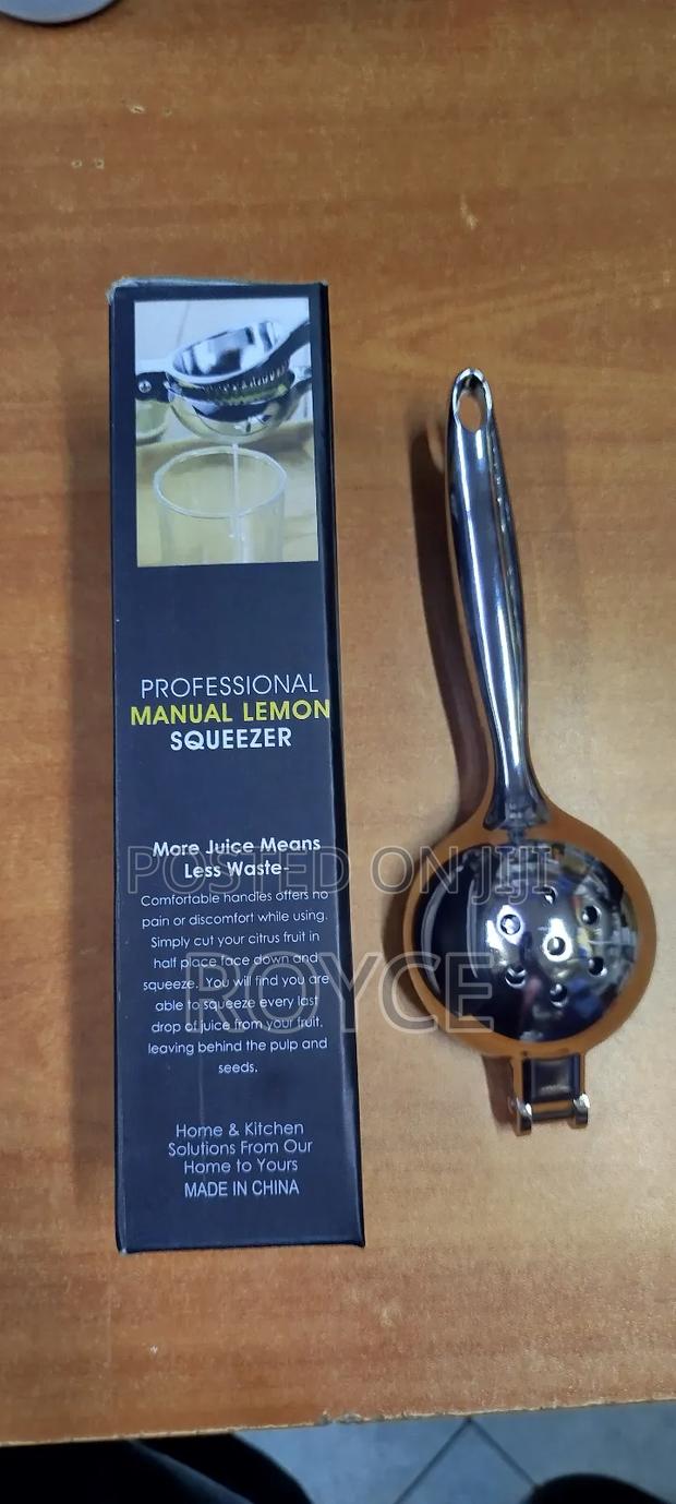 Professional Heavy Duty Lemon Squeezer - thumbnail 4