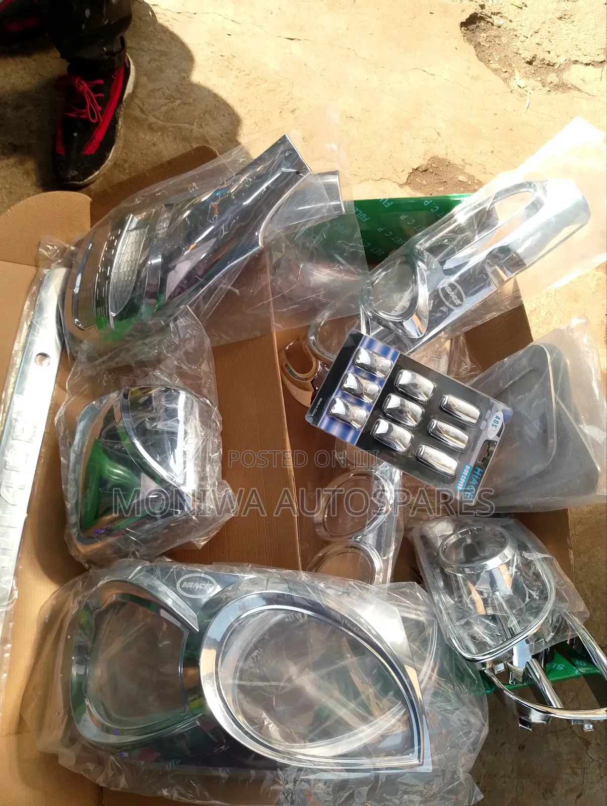 Chrome Kit Set Toyota Hiace 7L 2005/2008 Model