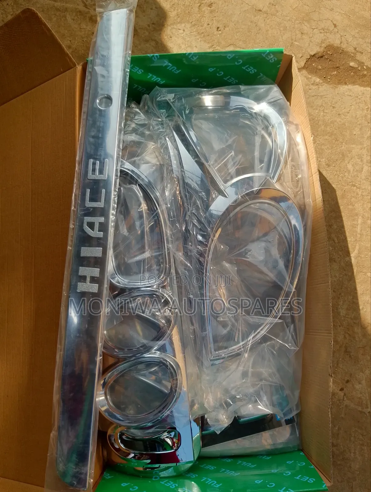 Chrome Kit Set Toyota Hiace 7L 2005/2008 Model