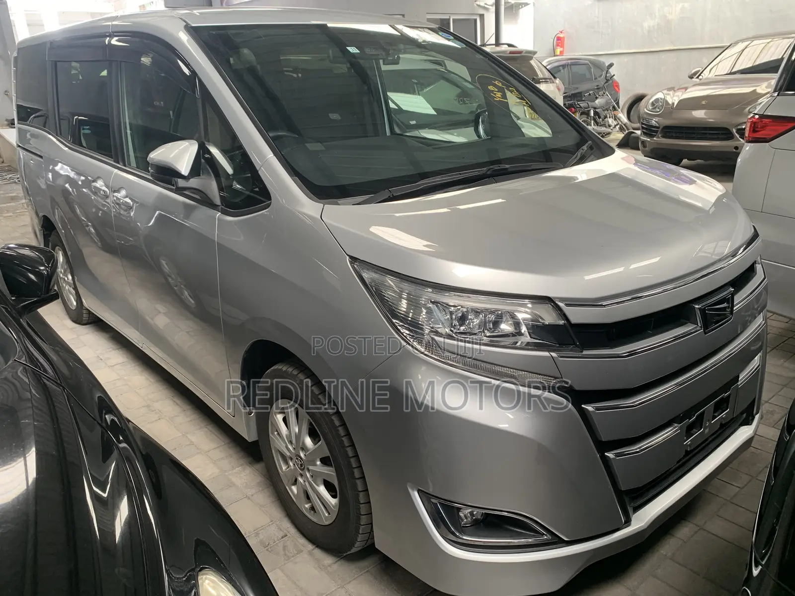 Toyota Noah 2.0 FWD (8 Seater) 2017 Ivory