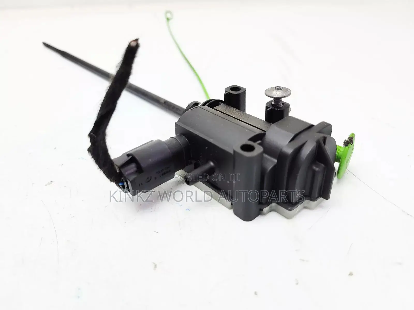 BMW X5 E70 Fuel Flap Actuator Motor Selenoid 6985882
