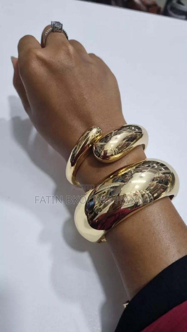 Lovely Bangle Each - main view