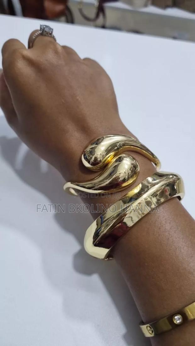 Lady's Big Bangles - main view