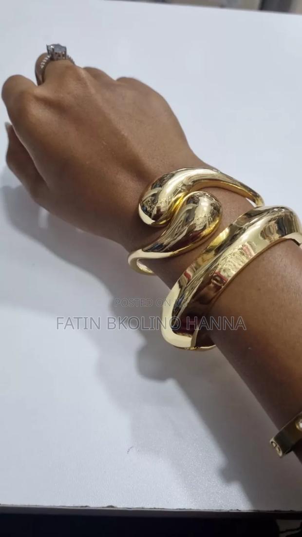 Lady's Big Bangles - thumbnail 2