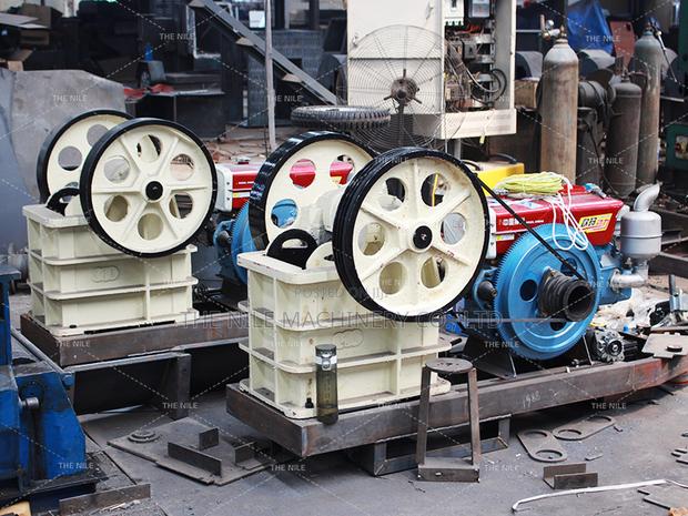 Quarry Mobile Granite Limestone Gravel Crusher Machine - main view