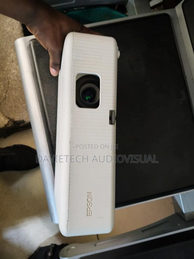 Exuk W01 Projector