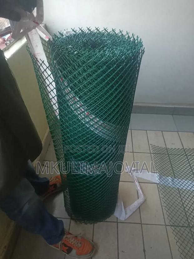 Plastic Mesh for Poultry House Floors and Fencing