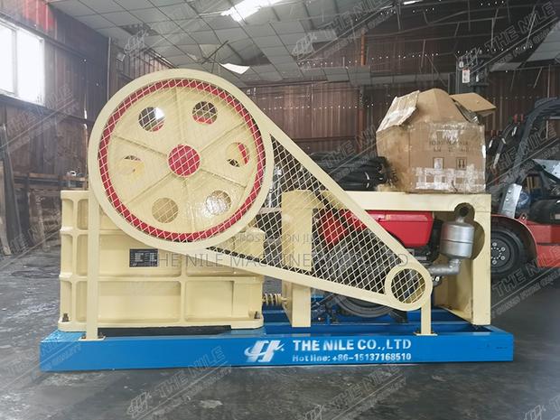 PE250*400 Diesel Engine Mobile Rock Jaw Crusher Price - main view