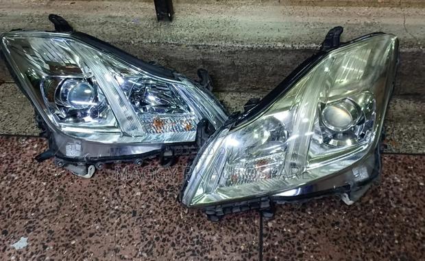 Toyota Crown 2010 Headlight Xenon