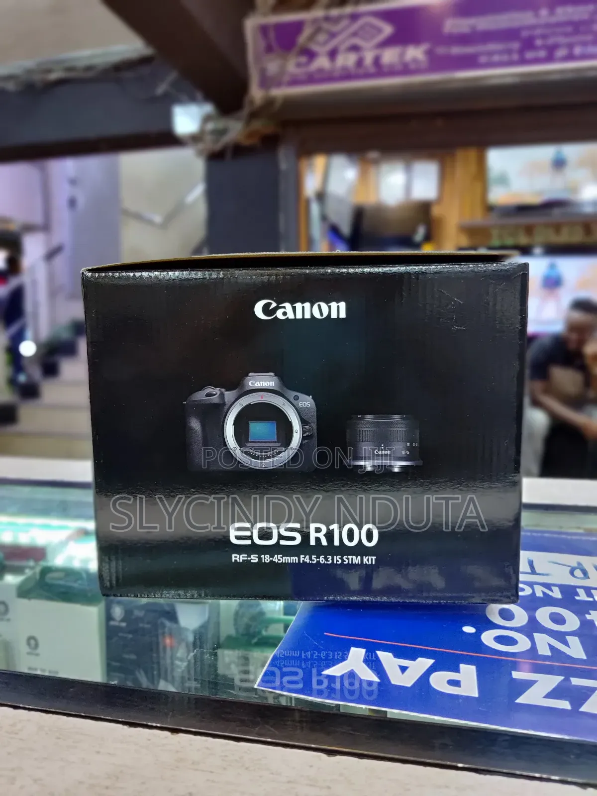 Canon EOS R100