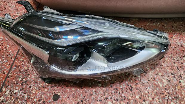 Toyota Sienta (2016_2020) Right Xenon Headlight Assembly - thumbnail 2