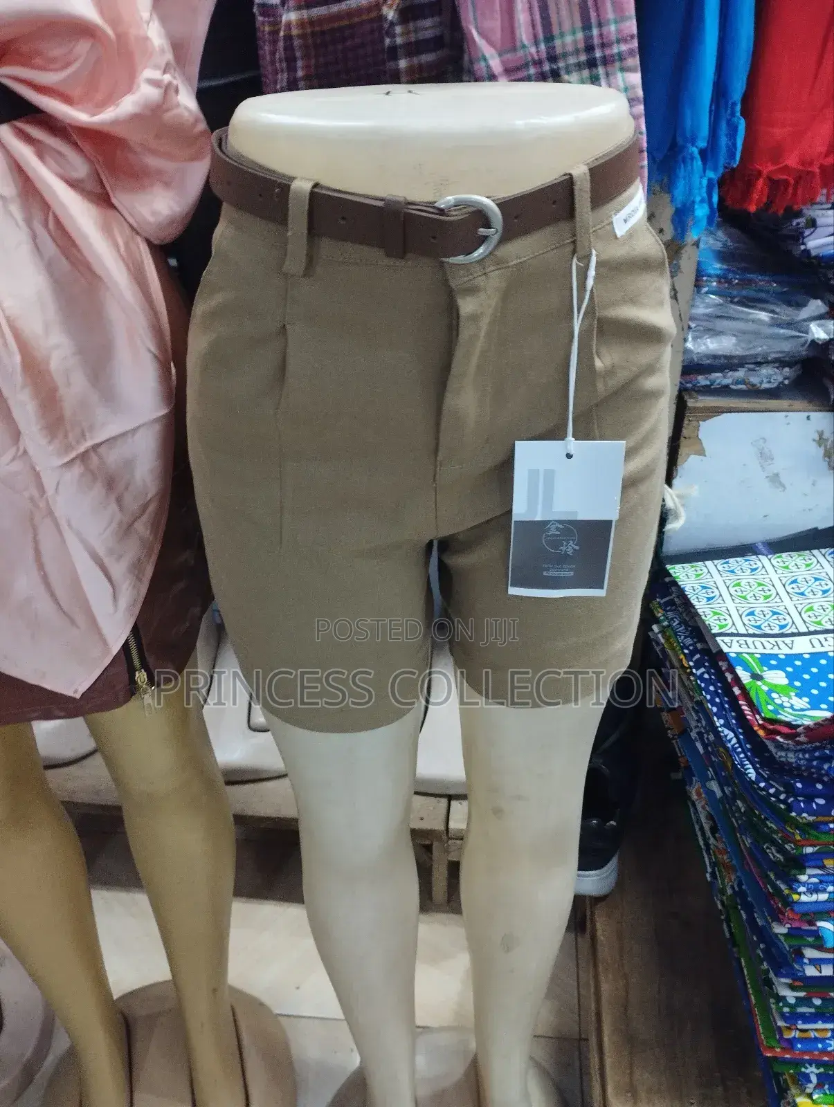 Cute Khaki Shorts With Belt