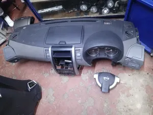Dashboard Nissan X-Trail T-31.