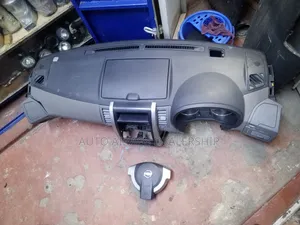 Dashboard Nissan X-Trail T-31.