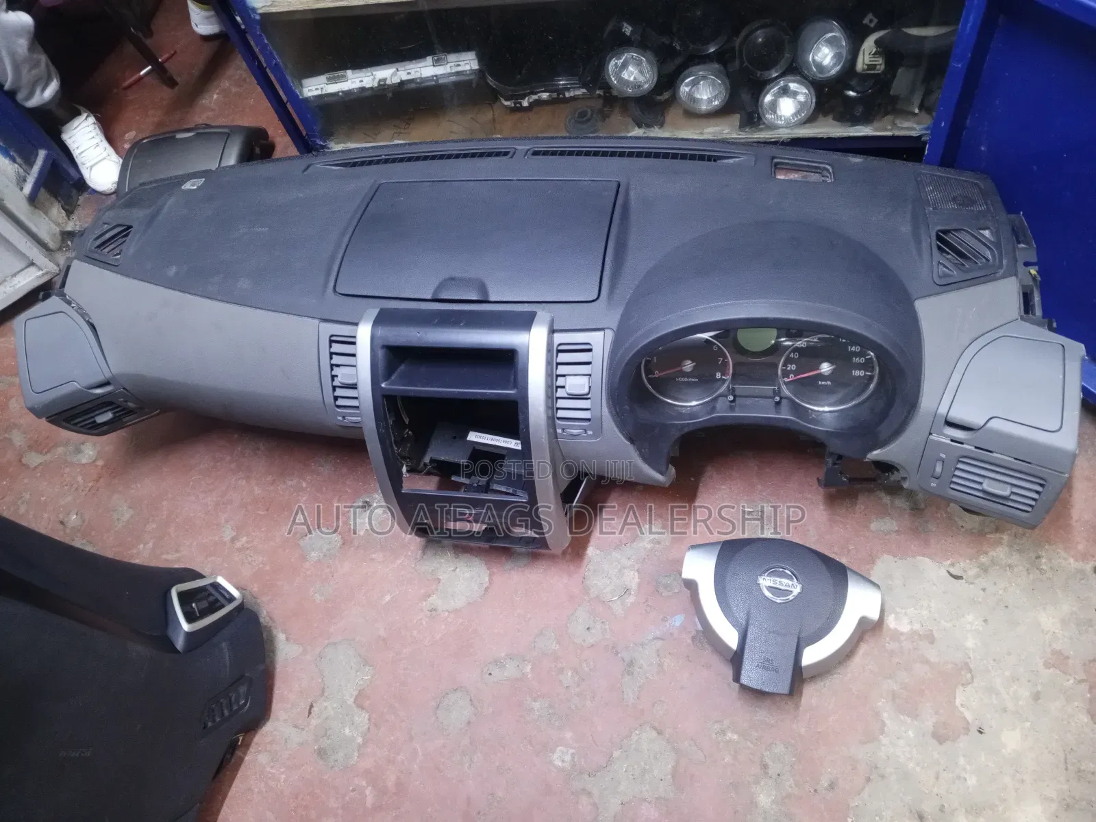 Dashboard Nissan X-Trail T-31.
