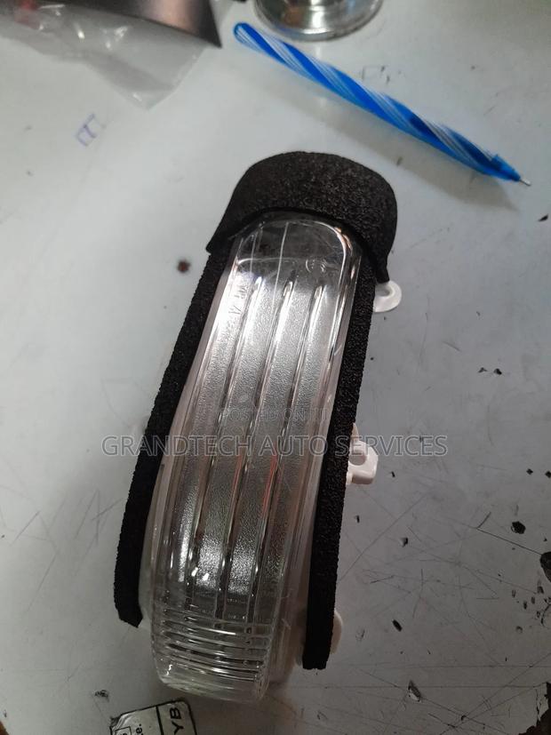 Fielder 2010 Side Mirror Indicator