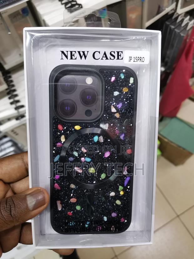 iPhone 15 Pro Glitter Magsafe Rhinestone Case -Black - thumbnail 2