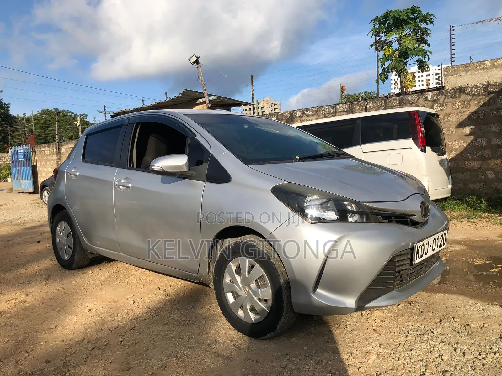 Toyota Vitz 2014 Silver