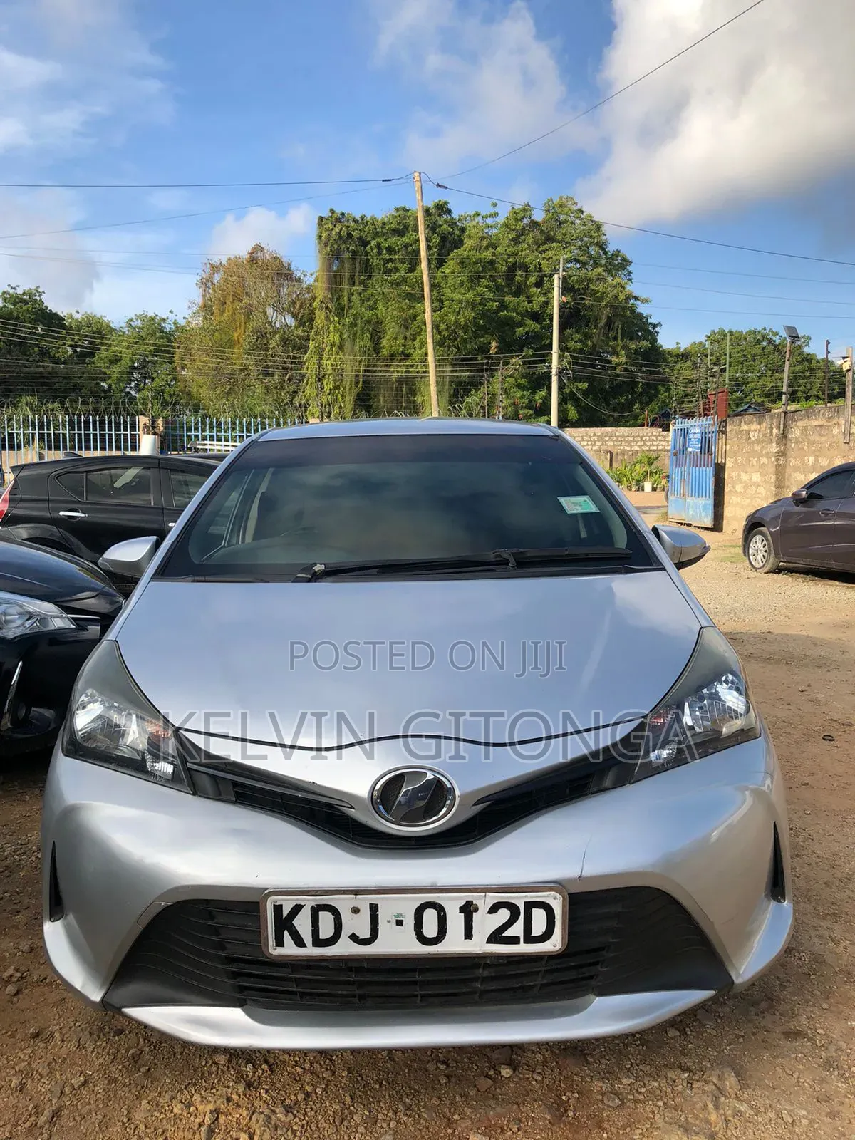 Toyota Vitz 2014 Silver