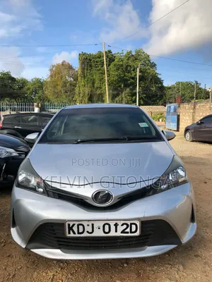Toyota Vitz 2014 Silver
