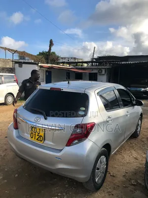 Toyota Vitz 2014 Silver