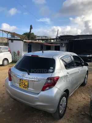 Toyota Vitz 2014 Silver