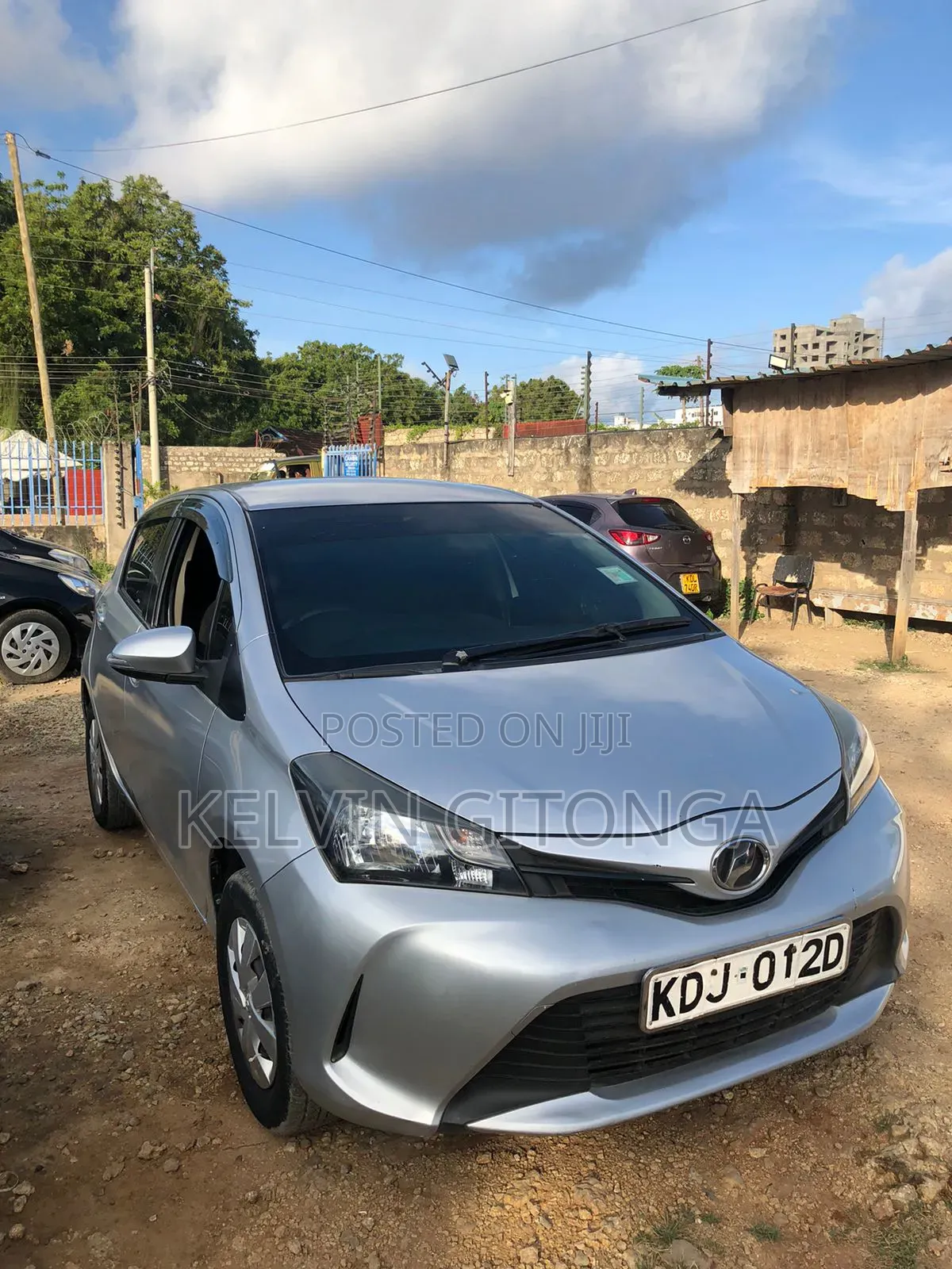 Toyota Vitz 2014 Silver