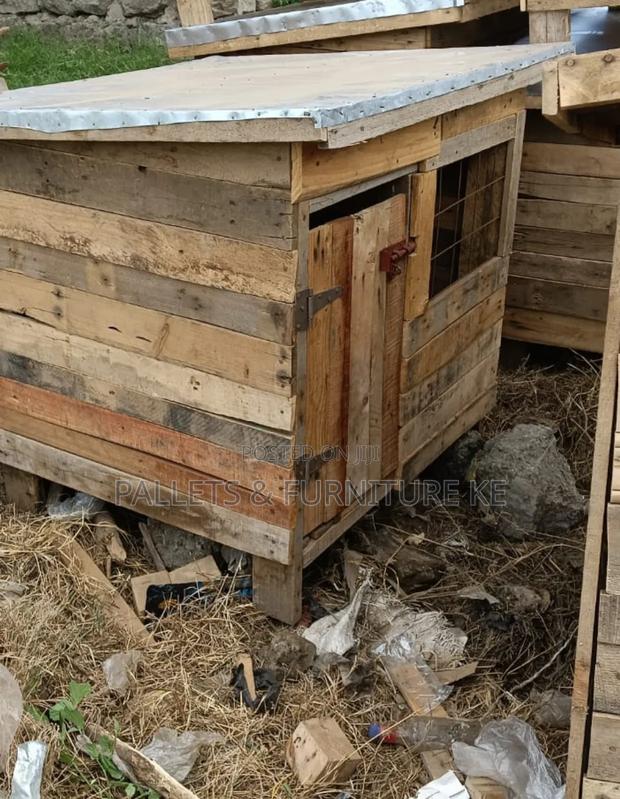 Rustic Rover Kennel - main view