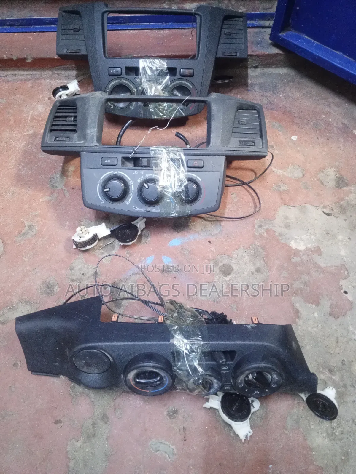 Toyota Hilux Vigo a/C Control Panel Complete With Air Vents.