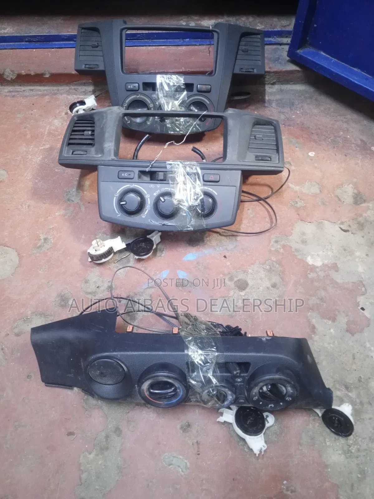 Toyota Hilux Vigo a/C Control Panel Complete With Air Vents.