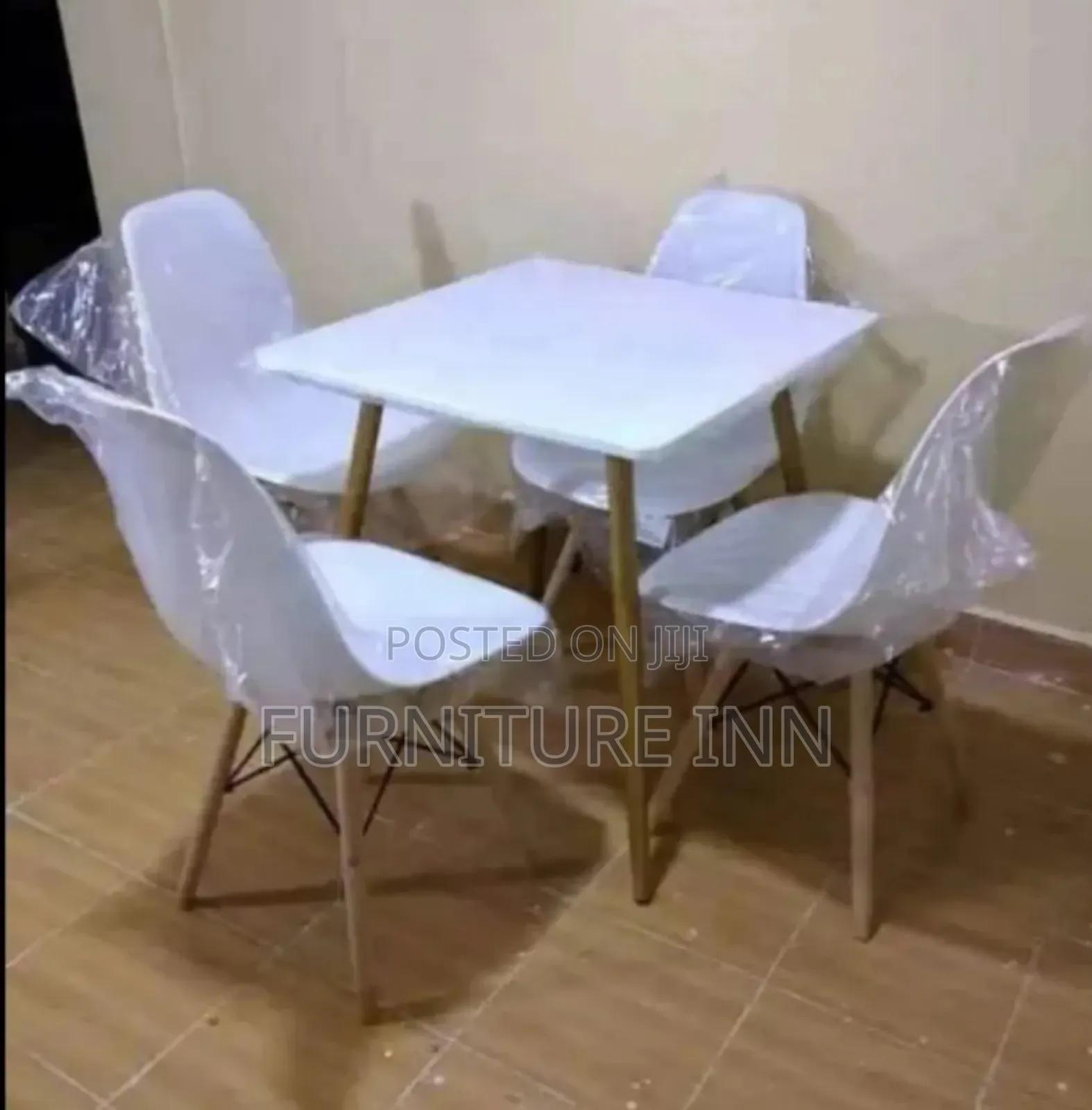 Beautiful Eames Dinning Set